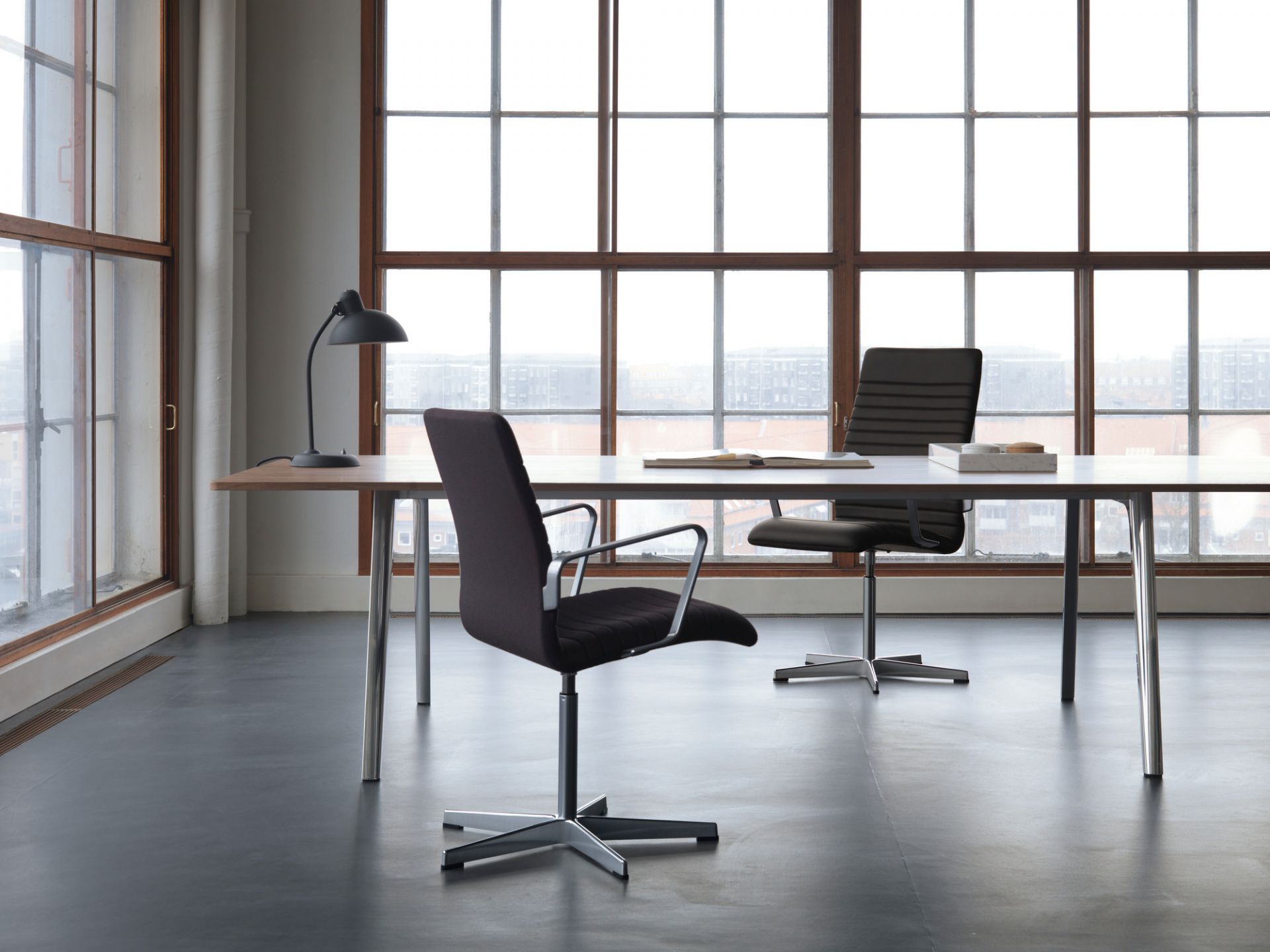 Fritz Hansen Kaiser Idell 6556-F ブラック正規品 Fritz Hansen | KAISER IDELL 6556-F フロアランプ｜【公式